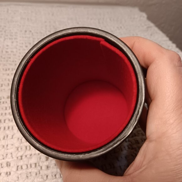 NIOB Leatherette faux black leather w/ red velvet lining dice cup & 5 red dice - Picture 2 of 11